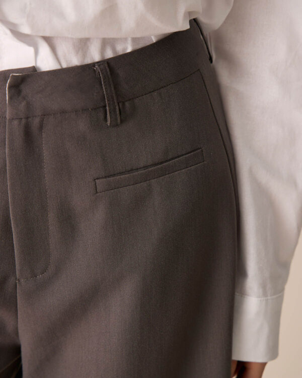 Women's Coffee Pocket Wide-leg Shorts - Image 2